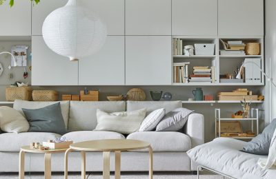 Le Grand Lustre à Ampoules Suspendues